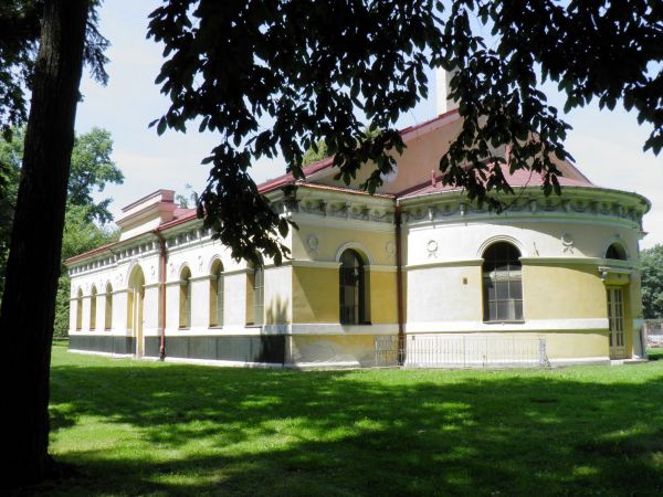 Zamek - Muzeum w Łańcucie. Park - fragment - Ujeżdżalnia