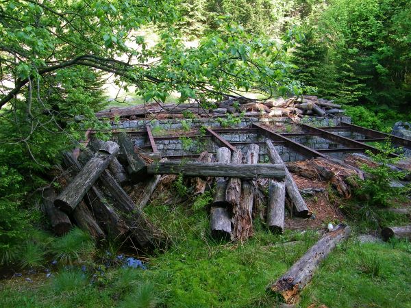 dawny most  rozebrany lub zniszczony przez żywioł pogodowy