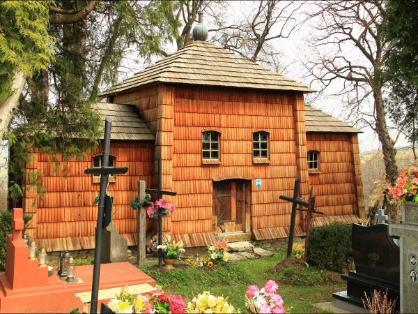 Cerkiew Wniebowstąpienia Pańskiego w Kruhelu Wielkim . Jest jedną z najstarszych cerkwi w Polsce. Wybudowana na pewno przed 1630 rokiem.