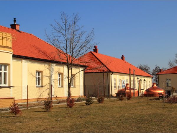 Dwór starościński wzniesiony przez starostę Krzysztofa Szydłowieckiego jako zespół rezydencjalno-obronny - obecnie muzeum