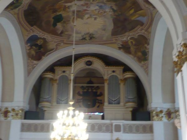 Widok na chór muzyczny.