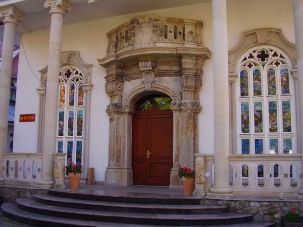 Aleja Piastów, fronton budynku Hotelu Garden