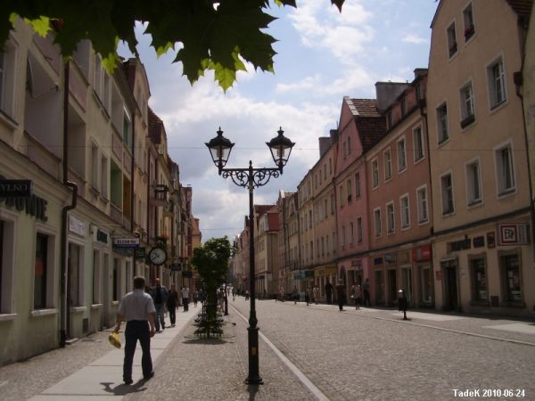 Ulica Prusa, miejsce spacerów - wyłączone z ruchu samochodowego.