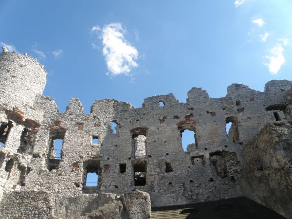 Zamek OGRODZIENIEC **** http://www.zamek-ogrodzieniec.pl/ **** http://zamki.net.pl/zamki/podzamcze/podzamcze.php **** Zamek Ogrodzieniec znajduje się w Podzamcz