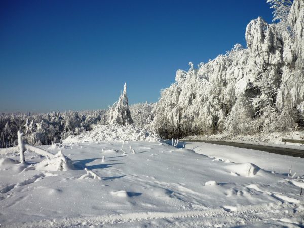 Zimowe widoki z drogi do Arłamowa .