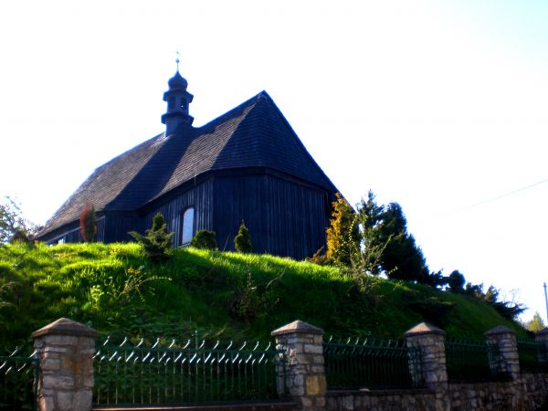Drewniany kościółek w Zimnej Wódce