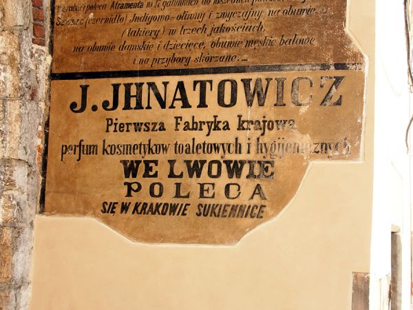 Kraków - Sukiennice , tablice przy wejściu