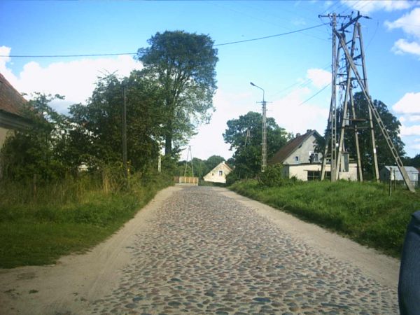 JUŻ LEŻY ASFALT---SZKODA...