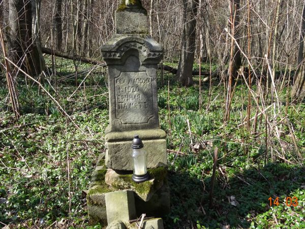 na cmentarzu wyznawców obrządku grecko-katolickiego, do czasu wysiedleń - mieszkańców tej wsi - polecam wgląd w Google na: Magurycz Stowarzyszenie, cmentarz w m