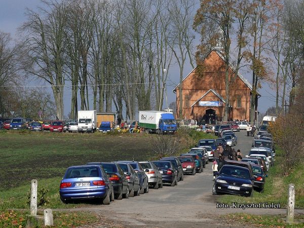 Kraczewice Prywatne, drewniany kościół konstrukcji szkieletowej pw. Najświętszego Serca Pana Jezusa, wybudowany 1919-20 - foto. Krzysztof Goleń