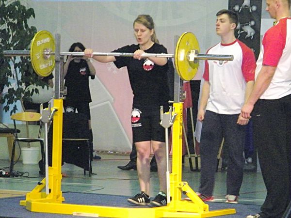 W mieście Pieńsku odbyły się mistrzostwa Polski w trójboju siłowym emocji było sporo i rekordów organizacja była dość słaba jak na M P