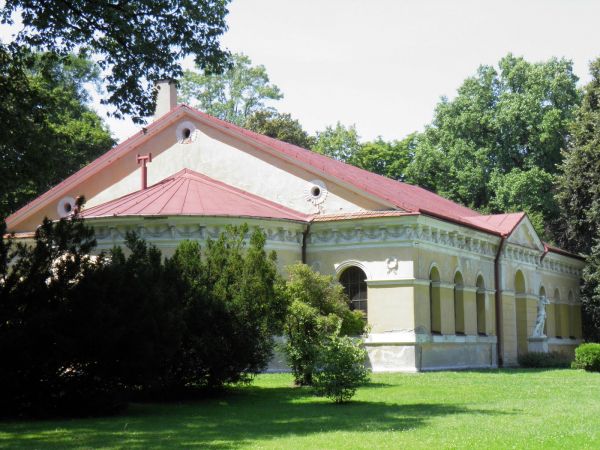 Zamek - Muzeum w Łańcucie. Park - fragment - Ujeżdżalnia.