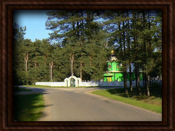 Cerkiew przy skrzyżowaniu do Łosinki i Kamienia.