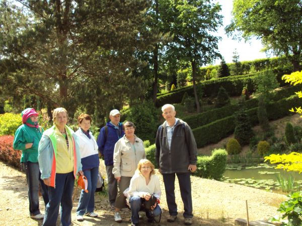 w arboretum dra Bukreja -laureata/zwycięzcy w lokalnych konkursach ekologicznych, botanicznych.