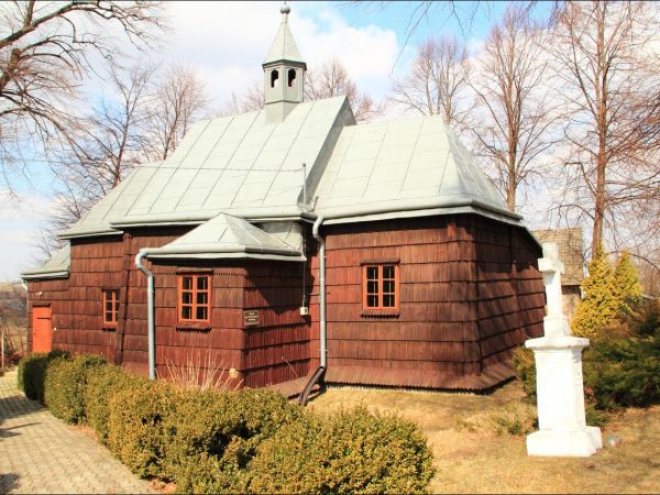 Kościół p.w. Przemienienia Pańskiego / d. cerkiew greckokatolicka / , wybudowany w 1683 roku. Przebudowany w 1865 r.