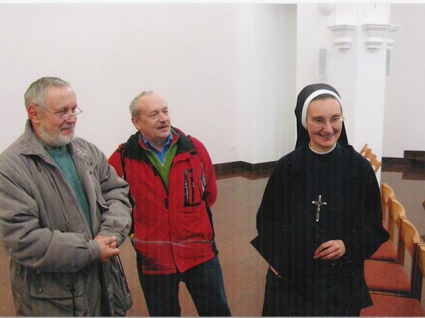 w kaplicy Domu Generalnego Sióstr Służebniczek - z siostrą / przewodniczką po muzeum misyjnym i kaplicy Sługi Bożej Leonii Marii Nastał. Wiele też usłyszeliśmy