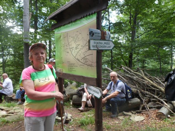 góra Dwernik Kamień - 1004m npm - skalista, pełna rumoszu kamiennego, ściosana przez naturę z dwóch stron, po lewej od dużej tu rzeki San - była strategiczna, f