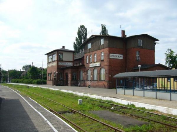 Grodzisk Wielkopolski-ul. Kolejowa, Dworzec od strony peronów.