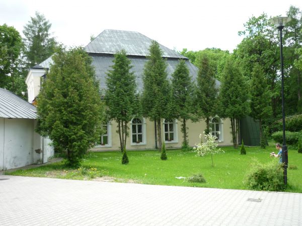 Pałac Leszczyńskich w Krasnobrodzie. Dookoła pałacu zachował się piękny park w stylu angielskim, który zajmuje powierzchnię dwóch hektarów.