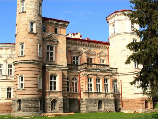 Pałac Lubomirskich w Przemyślu - Bakończycach .  Wybudowany w latach 1885–1887 przez księcia Hieronima Adama Lubomirskiego, według projektu Maksymiliana Nitscha