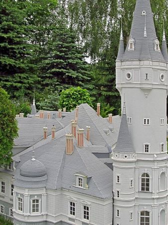 KOWARY - Park Miniatur Zabytków Dolnego Śląska -  Zespół pałacowo-parkowy Hrabiego Alexandra von Magnes w Bożkowie, jest jedynym w swoim rodzaju miejscem w Kotl