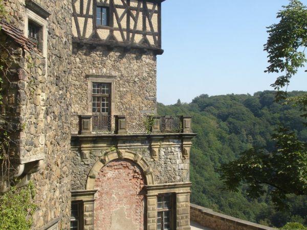 Zamek Książ - wybudowany w latach 1288-1292 przez księcia świdnicko-jaworskiego Bolka I Surowego . Od 1509 r. jako zastaw, a od 1605 r. wykupiony i wlasnosc dzi