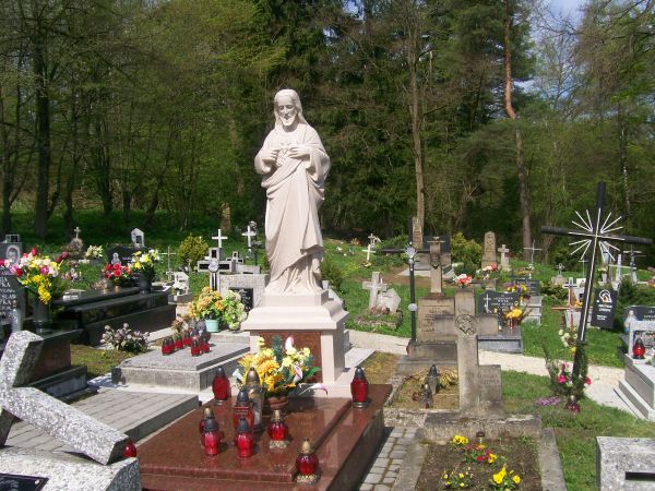 Figura na grobie rzeźbiarza Bronisława Wantucha