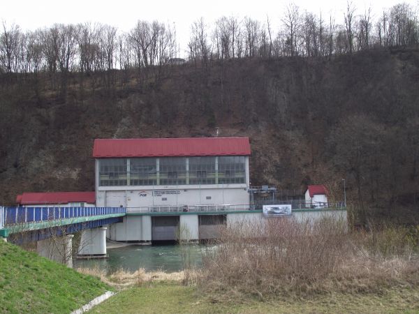 "Siłownia" - tak przez miejscowych nazywana - Hydroelektrownia pod Grodziskiem i most nad rzeką San.