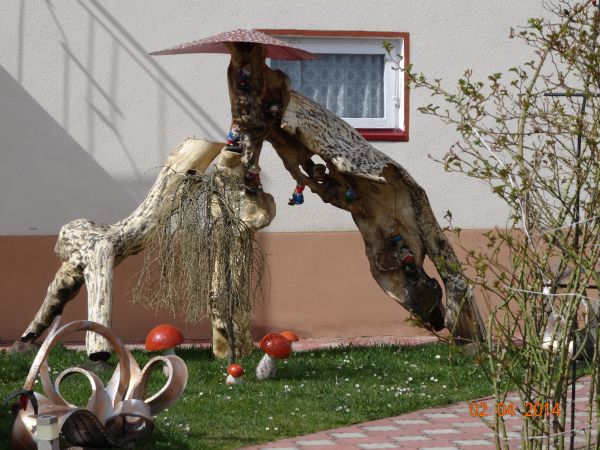 ja Cie ! w Bałtowie jesteśmy czy co ? - a może w Warszawskich Łazienkach ! - nie dość, że okolica urody pełna to i mieszkańcy z pomysłami, fantazją i gospodarni