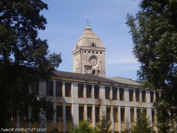 Kiedyś (za ohydnego PRLu) był tu dziewiarski zakład zatrudniający sporo pań - teraz m.inn. Galeria "Concordia".