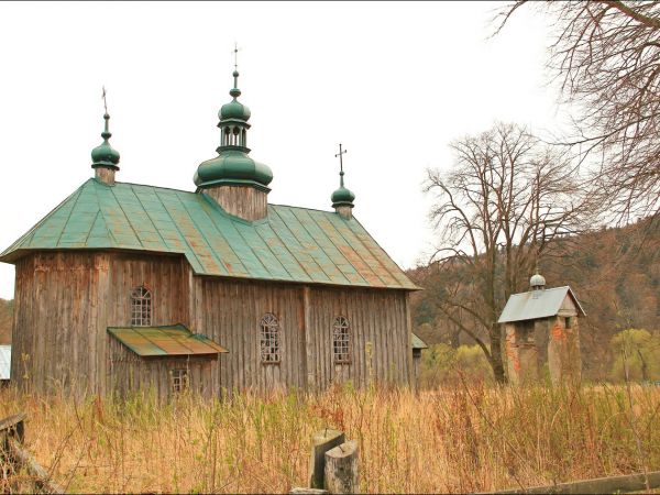 Drewniana filialna cerkiew greckokatolicka p.w. św. Michała Archanioła w Krasicach . Cerkiew wzniesiona w roku 1899. W latach 50. XX wieku została opuszczona .