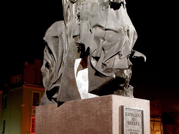 Bydgoszcz - pomnik przedstawiający Kazimierza III Wielkiego - założyciela miasta