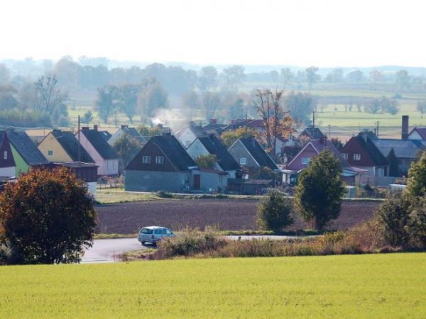 Waplewo Osiedle-zabudowania domków jednorodzinnych w odległości ok 1 km od Waplewa Wielkiego.