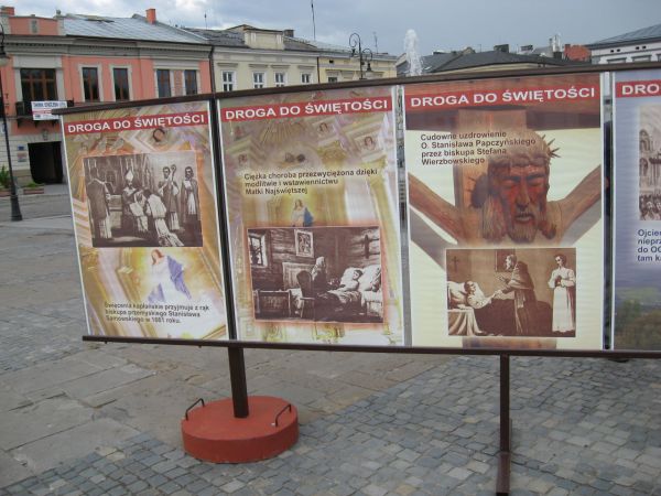 O.Stanisław Papczyński rodem z Podegrodzia założyciel zakonu Marianów w Mariańskim  Porzeczu