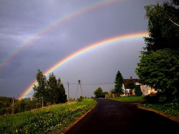 Droga do właśnie powstającej szkoły
