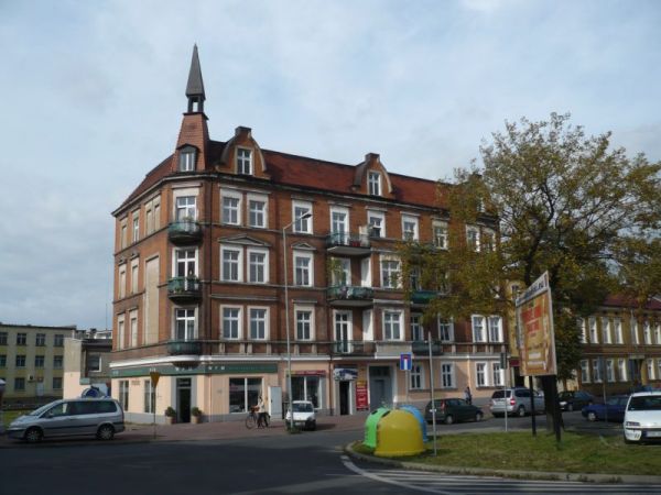 Kamienica narożna ul. Kaliska B.Limanowskiego.