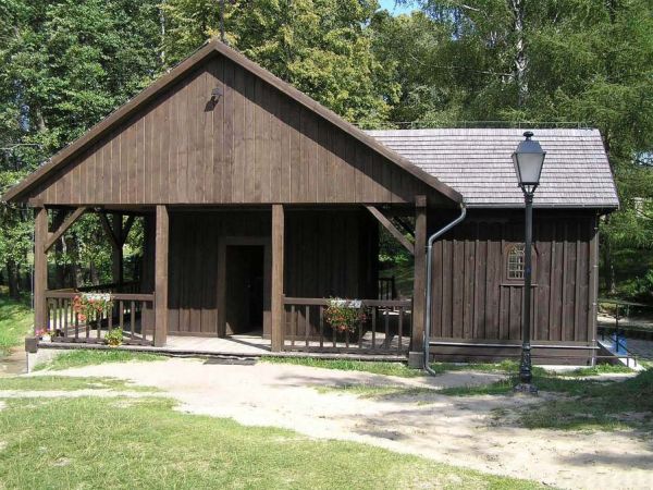 Kapliczka na Wodzie z kopią cudownego obrazu Matki Boskiej Krasnobrodzkiej