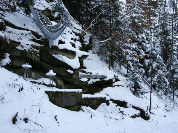 Rytro ; Pomnik "Partyzantom Ziemi Sądeckiej"