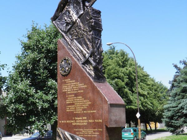 Pomnik przy zbiegu ulic Konfederackiej i Jana Pawła II