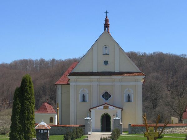 Barokowy kościół pw. św.Anny, murowany z 1744r., fundatorzy tej świątyni   reprezentowali ród Urbańskich herbu Nieczuja, zaznaczyć należy iż kościół ten sięga j