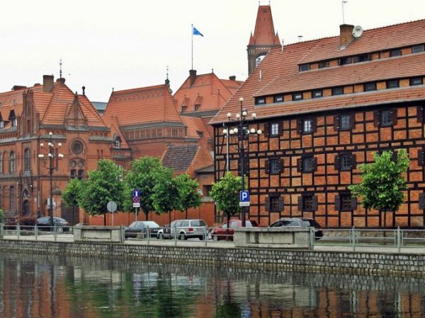 Na czerwono przy Starym Porcie nad Brdą