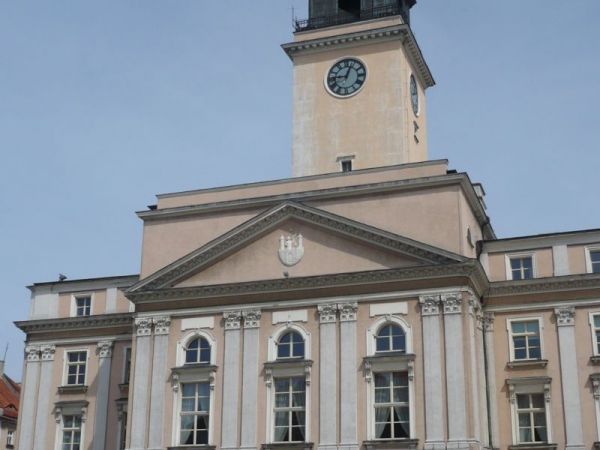 Kaliski Ratusz w Rynku,po wielu przebudowach zatracił styl.