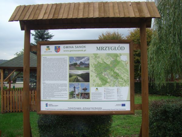 Gmina Sanok w "witacze" swoje wsie wyposażyła, z czytelnymi mapami, legendą i akcentem historycznym - turyści mile zaskoczeni ! - a wędrowcy w szczególności, to