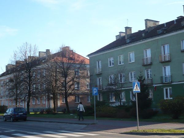 Ulica I.Jana Paderewskiego dwa budynki mieszkalne liczą sobie
ponad 50-lat,a w jednym z nich nr 12 mieszkam ja.