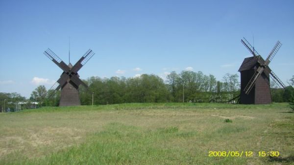Dwa wiatraki od przodu