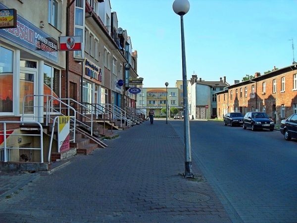 Schody i poręcze widziane z drugiej strony