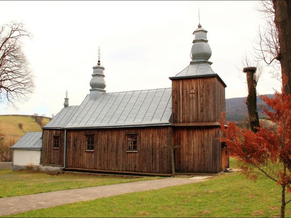 Dawna cerkiew filialna greckokatolicka pw. Przemienienia Pańskiego w Siemuszowej - ( od 1946 r. kościół filialny rzymskokatolicki p.w. Chrztu Pańskiego), wznies