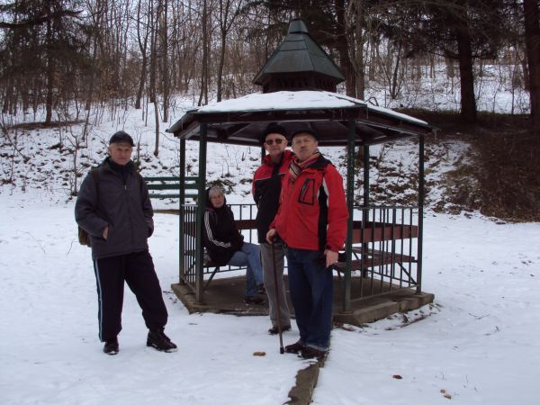 W pocz. lat dwudziestych  XX wieku powstał tu zalążek uzdrowiska, otwarto prywatny zakład leczniczy, uruchomiono wytwórnię/rozlewnię wód mineralnych, w 1936r. p