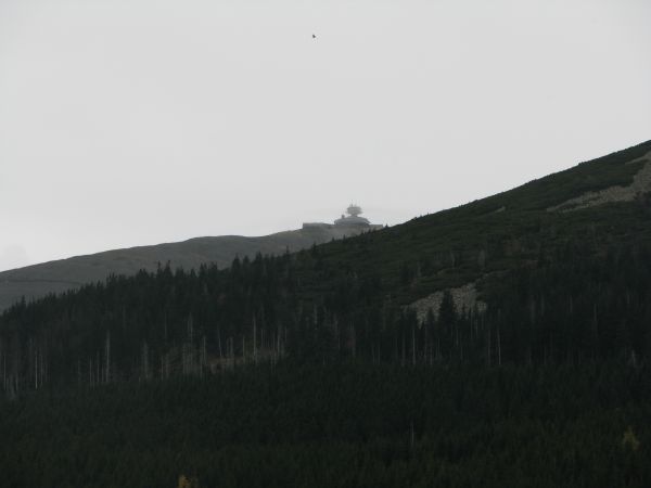 Widok na Śnieżkę - schronisko i obserwatorium