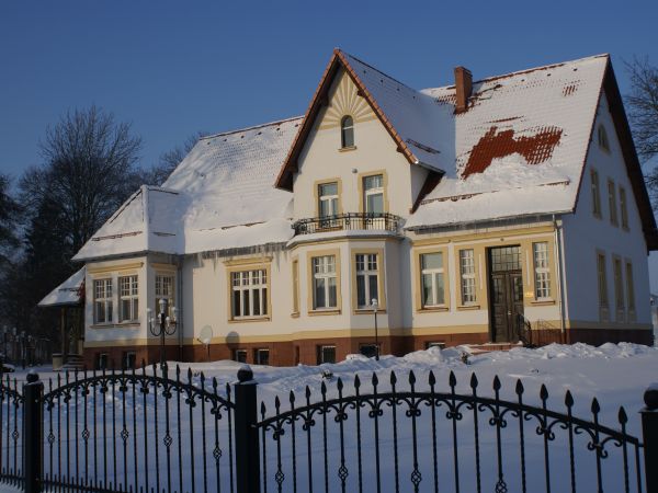 Pałacyk w Sławianowie zimą